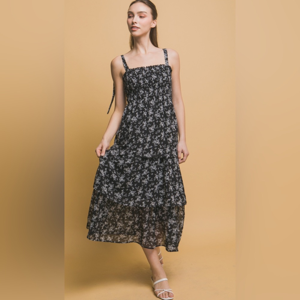 NWT BOUTIQUE_ Tiered midi floral dress women’s